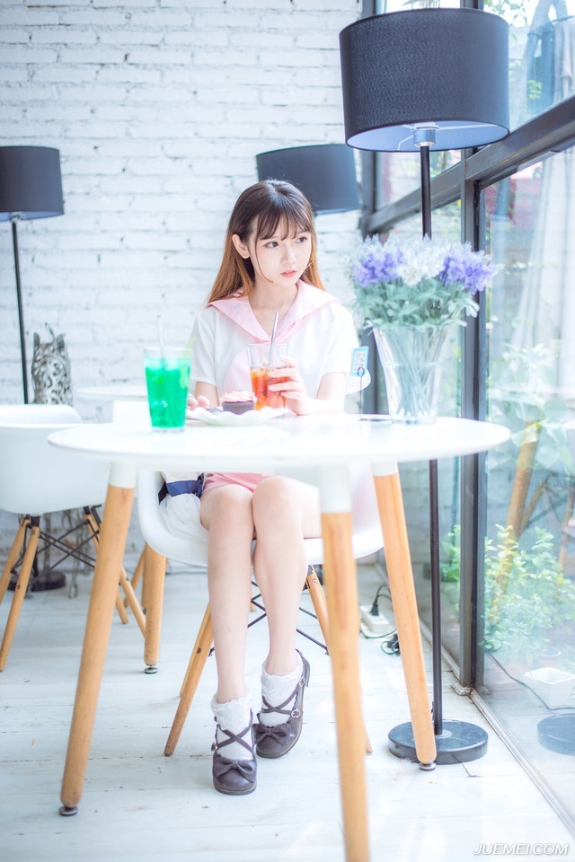 “好了，这些东西无须解释，我也没理由去吃一个死人的醋。”吕布点点头，人都是自己的了，跟了自己这么些年，难道还担心小乔因为一个死人做出什么蠢事？若真是那样，那也就没有存在的必要了。